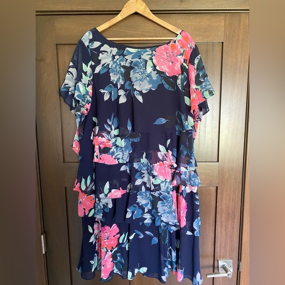 Jessica Howard Dresses & Skirts - Jessica Howard Navy floral tiered dress with side zip